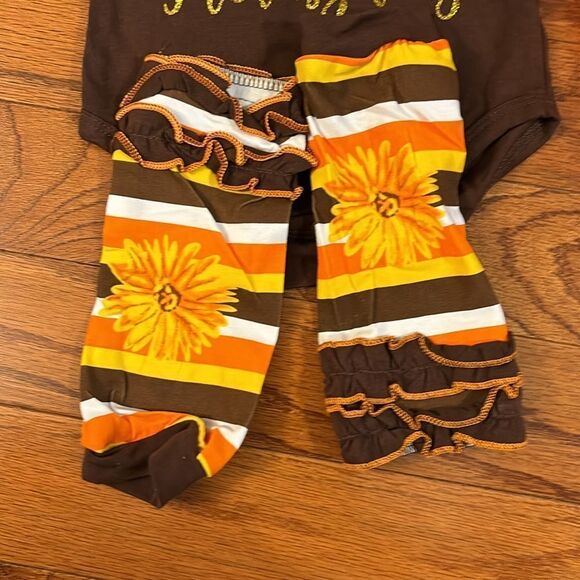 My first Thanksgiving Size 90 (6-9 Months) onesie, tutu and legwarmers - Picture 4 of 9